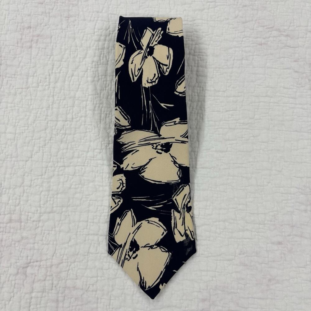 Vintage Ralph Lauren Purple Label Men’s Tie Navy Blue and White Floral 100% Silk